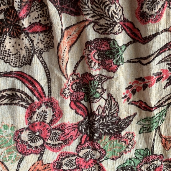 Beautiful Old Navy Women’s Xl 100% rayon/viscose lightweight printed blouse - Picture 3 of 6